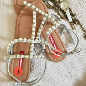 BRAND NEW W/TAGS Pearl Love Union Bay Sandals 👡👡